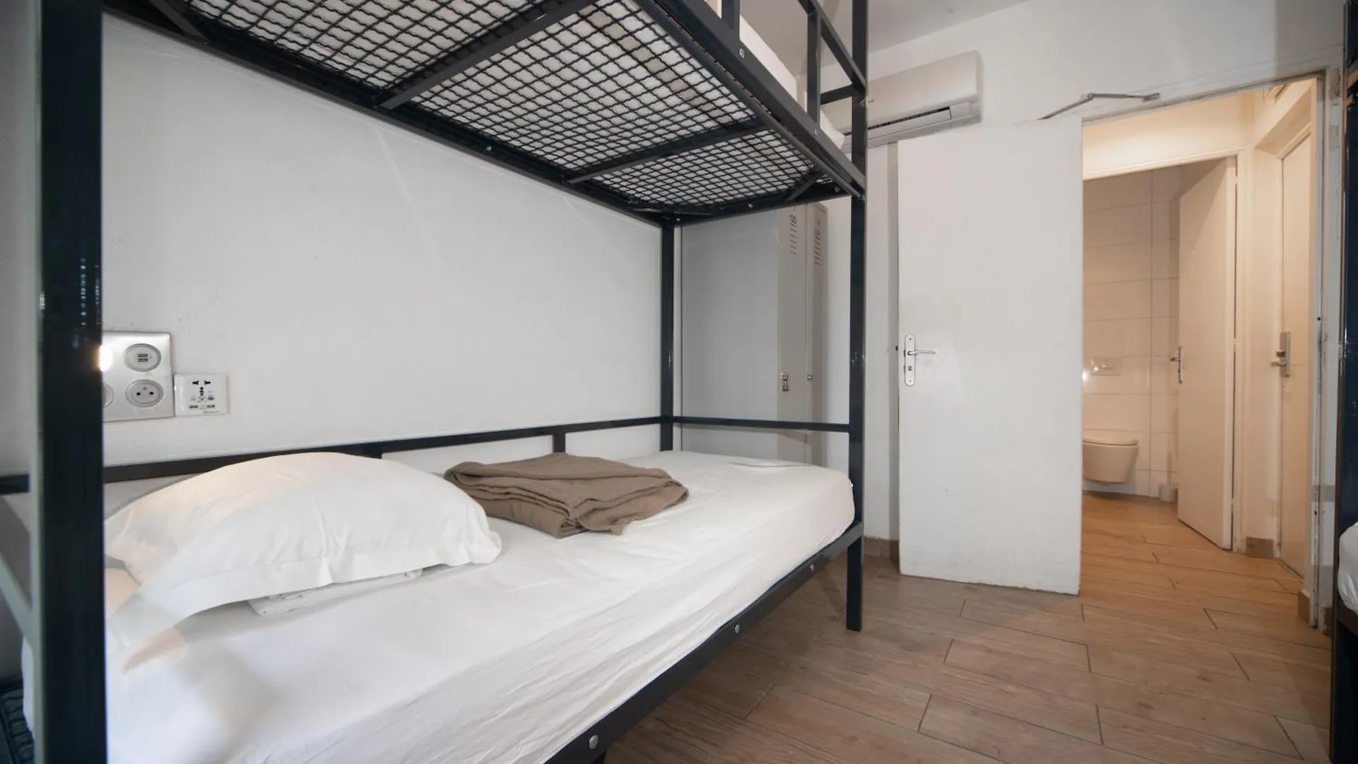 Hostel Enjoy Paris